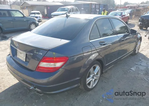 2011 Mercedes-Benz C 300 Sport 4Matic z USA, uszkodzony, nr VIN WDDGF8BB3BR155494